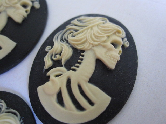 Victorian Skull Cabochons - set of 6 - unset - 40/30 - Black and Ivory