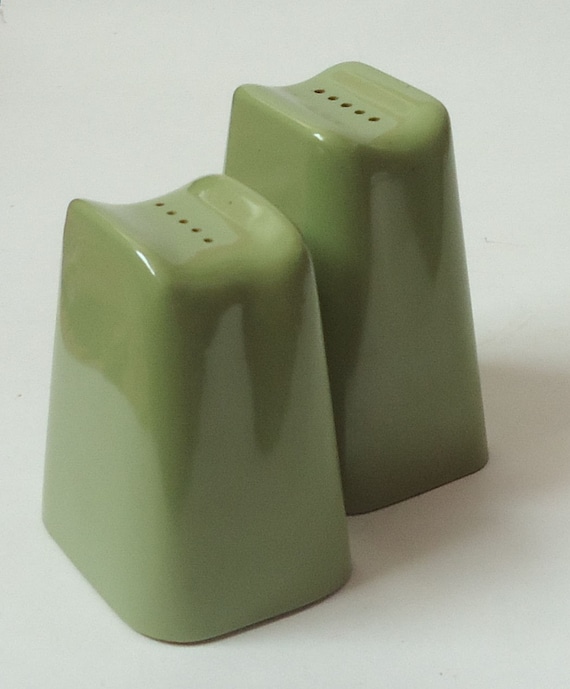 Melmac SALT and PEPPER Shakers