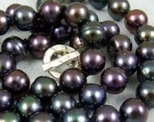 Black pearl necklace with cultured freshwater pearls