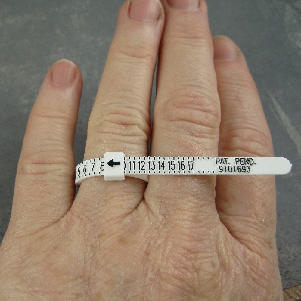Ring sizer - Adjustable and reusable for all sizes between 1 and 17