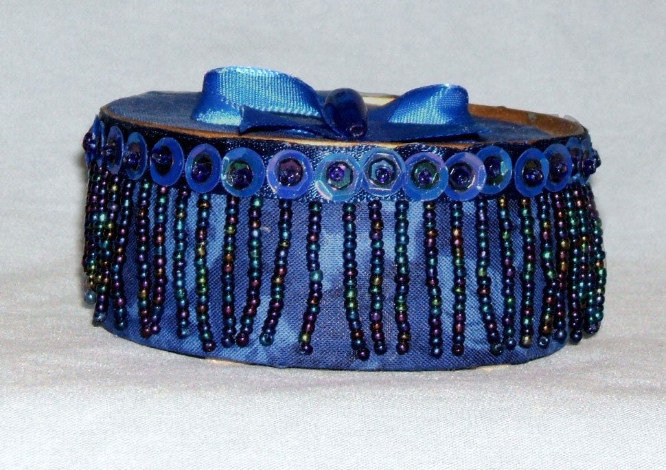 Recycled can, royal blue with beads
