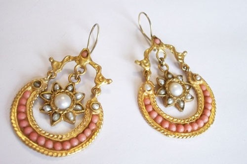SALE  SALE  SALE----------Vintage Pearl and Coral earring