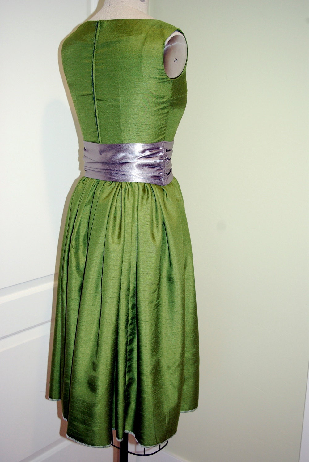 Florence- avocado green 1960's Style Dress, women's size 4-6
