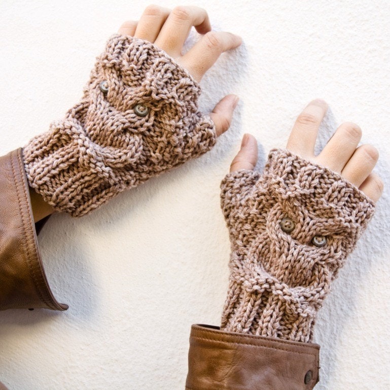 Little owl fingerless gloves in beige