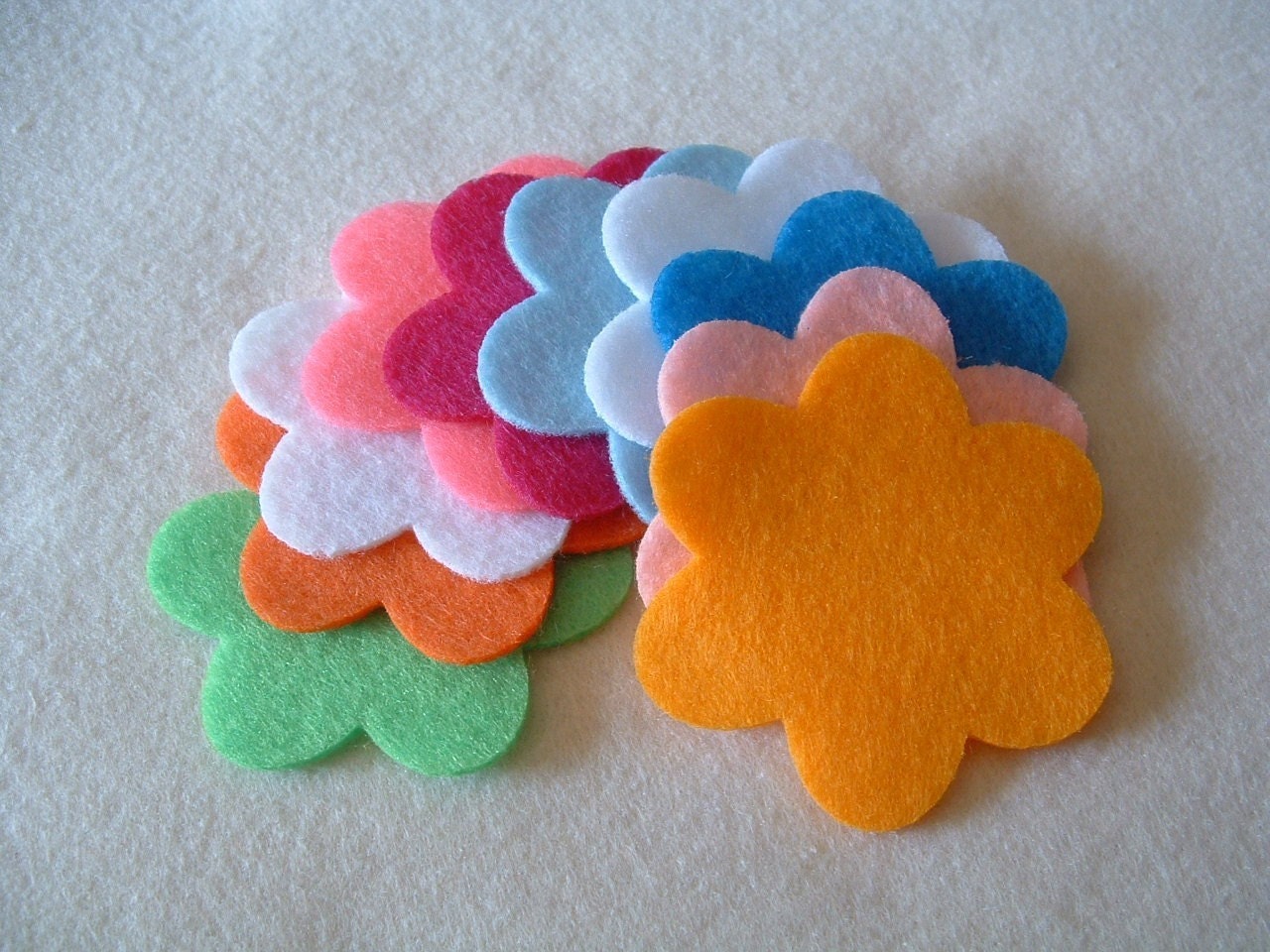 10 Felt flowers 6 petals