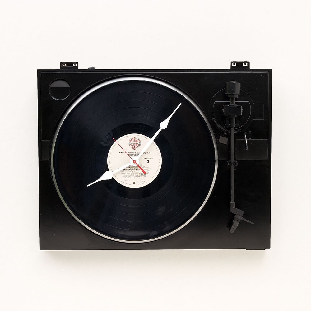 Clock made from a recycled Fischer turntable
