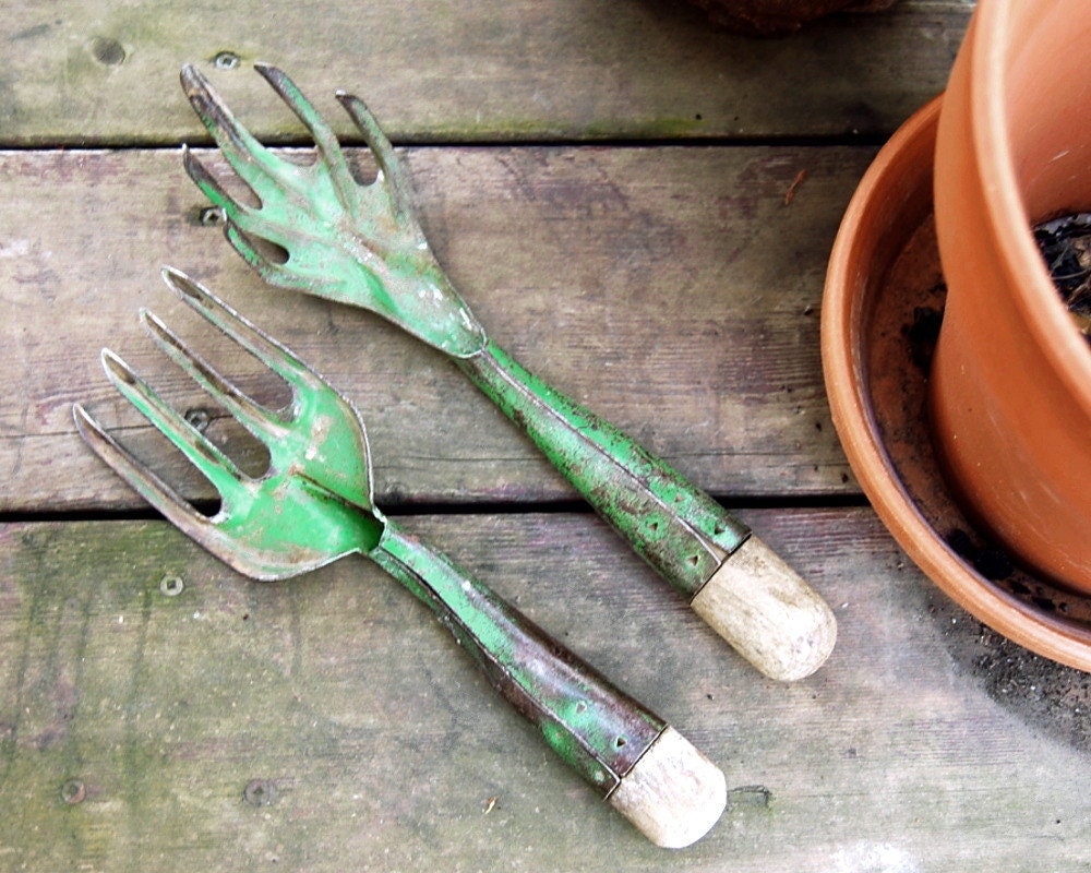 Vintage Garden Hand Tools Rake Claw Cultivator Primitive Pair