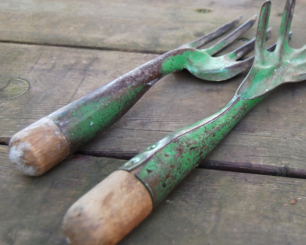 Vintage Garden Hand Tools Rake Claw Cultivator Primitive Pair