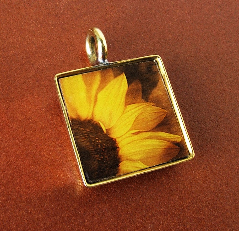 Feeling Yellow-Mini Photo Art Pendant-A la Carte Edition