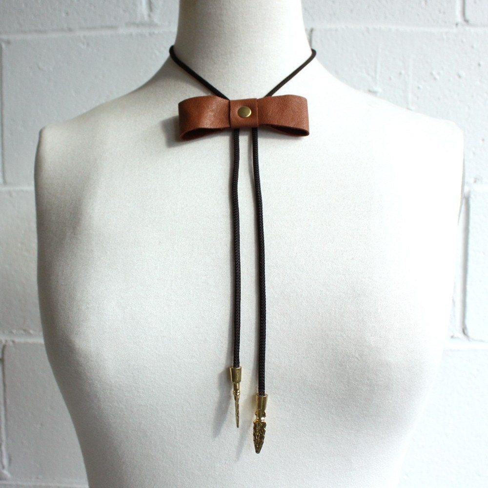 Bow Lo Bolo Tie - Cognac Leather, Brass Arrowhead Tips