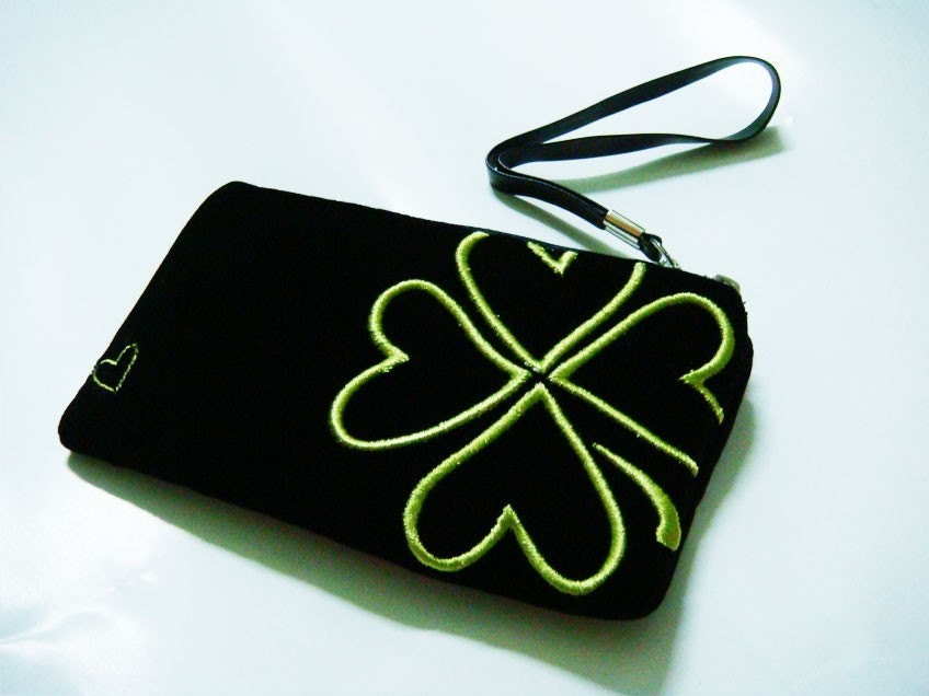 Velvet flora black pouch