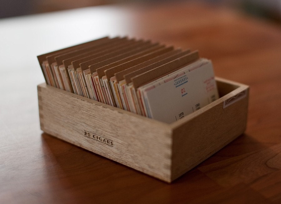 Perpetual Desk Calendar (Vintage paper cards)