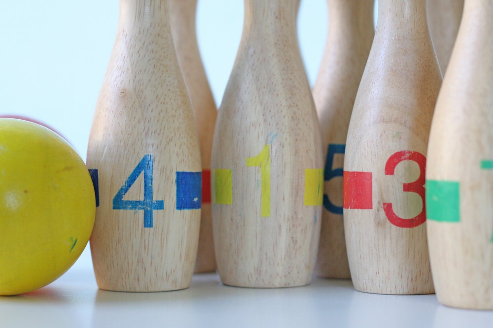 Vintage Numbered Pin Set with Balls