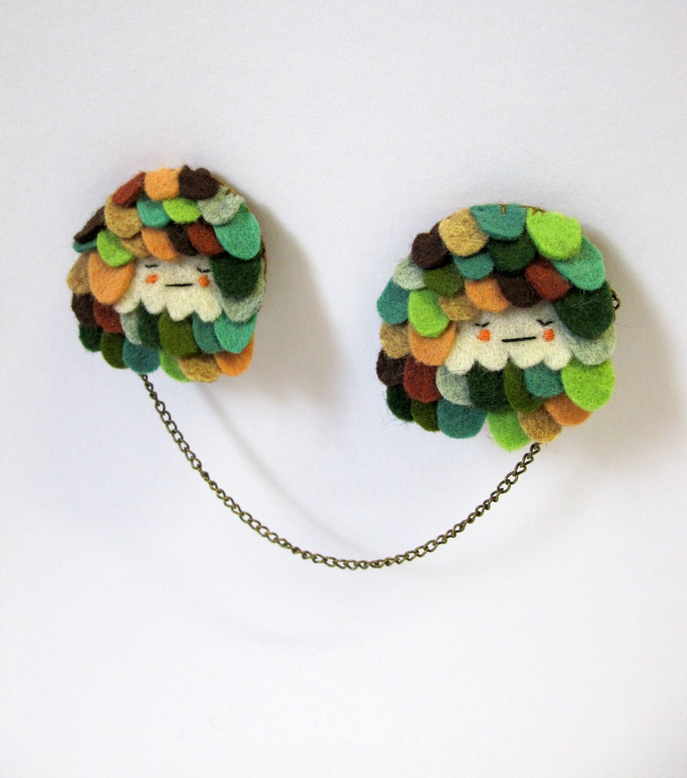 Scalloped Chain Brooch in Sleepy Shrub