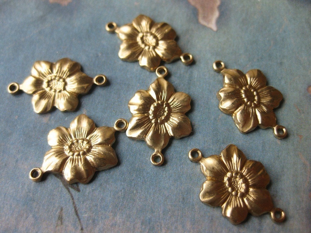 6 PC Raw Brass Flower Link / Connector Finding - GG09