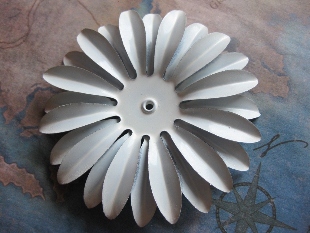 1 PC Extra Large Vintage Flower -  Riveted Double Layer Painted Steel