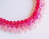 Ombre button necklace in red and pink - Radiant