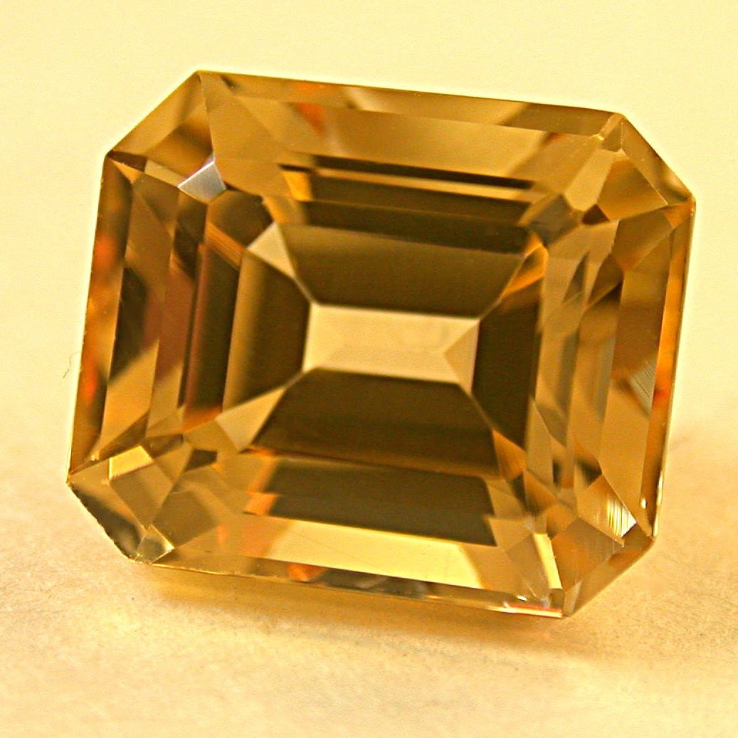 PRECIOUS GOLDEN TOPAZ Vintage Faceted Gem 3.03 cts fg68