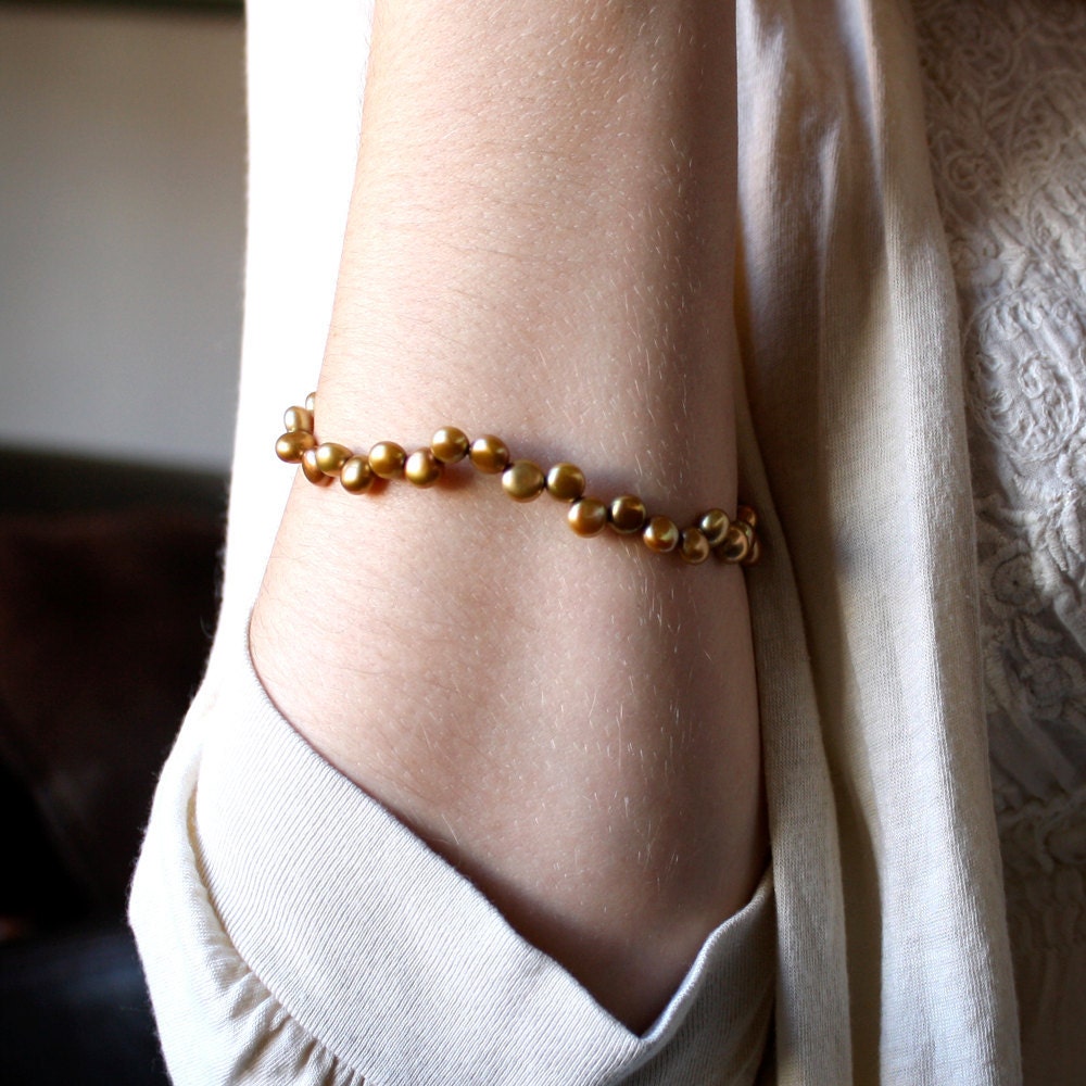 Gold Pearl Bracelet . Greek Goddess Pearl Bridesmaid Jewelry . Laurel Crown Beaded Bracelet . Gold Freshwater Pearls - California Collection
