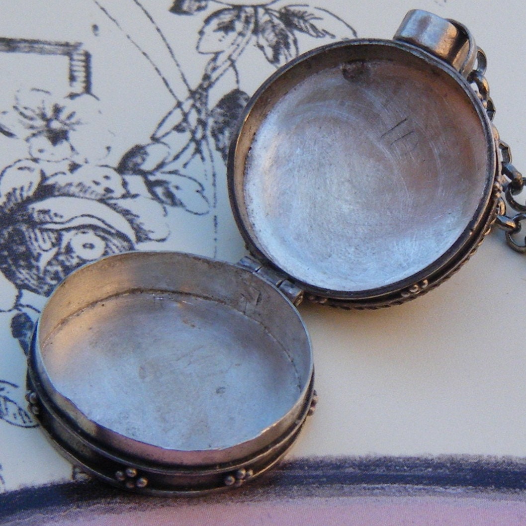 Vintage Sterling Sliver Locket