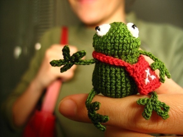 MEET MY SISTER frog amigurumi
