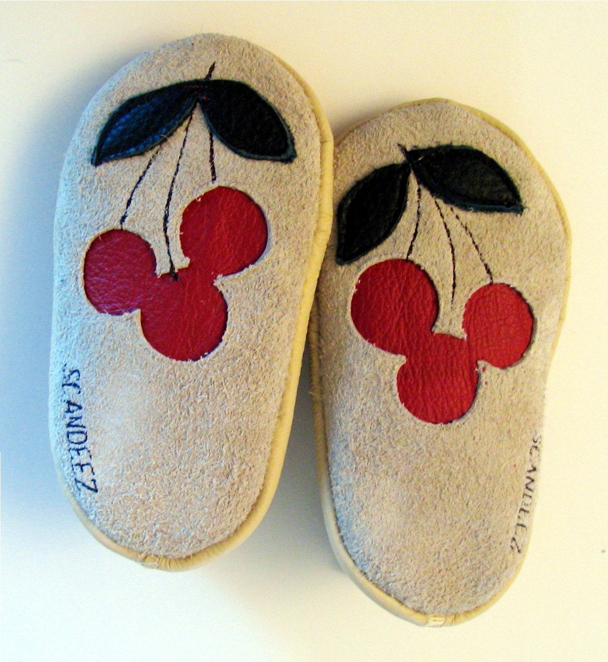 Baby Leather Cherries Moks