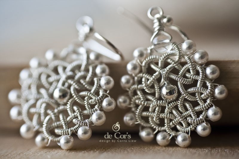 White JiaSha Knot Earrings