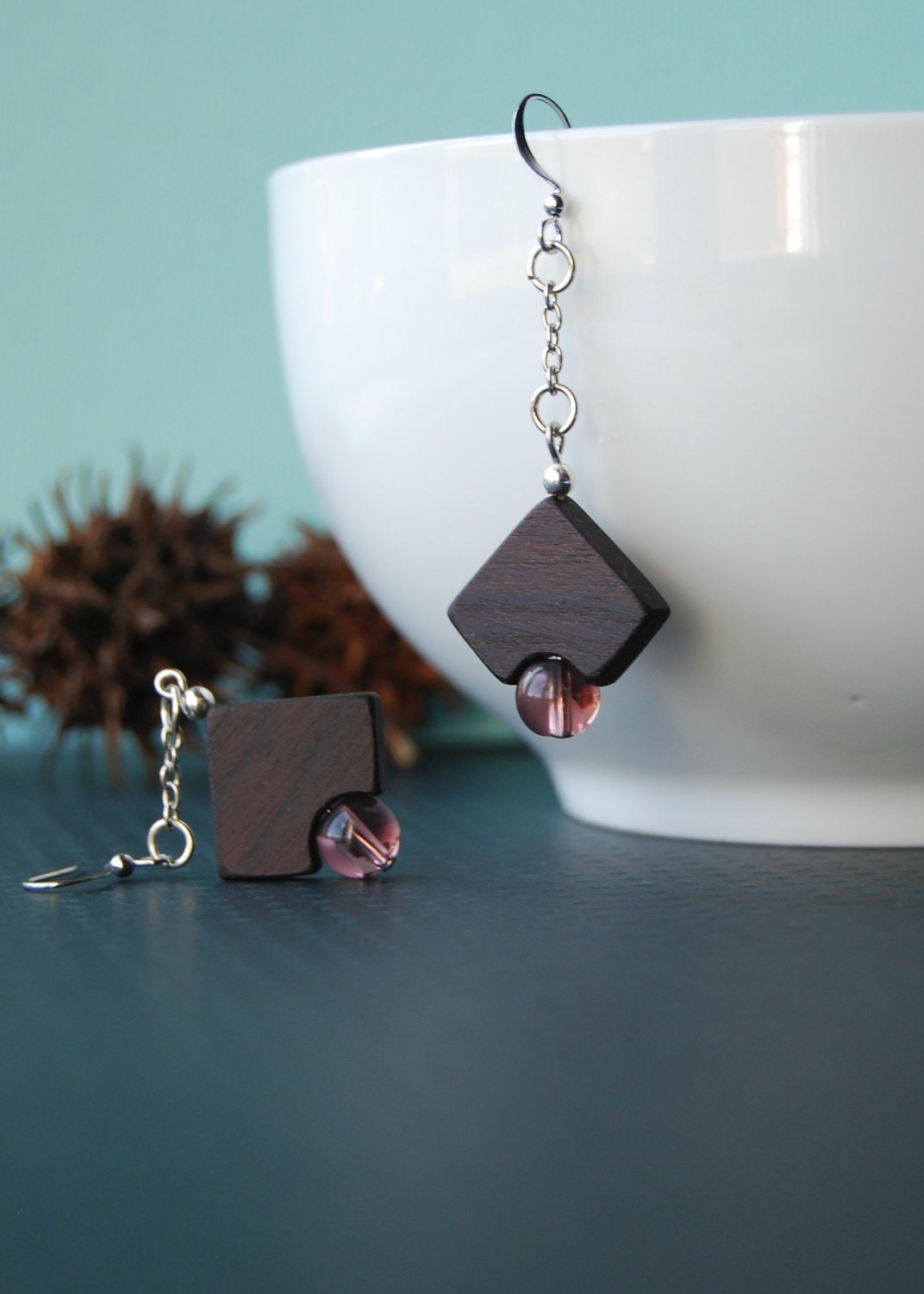 Les coins ronds - wooden earrings with purple beads