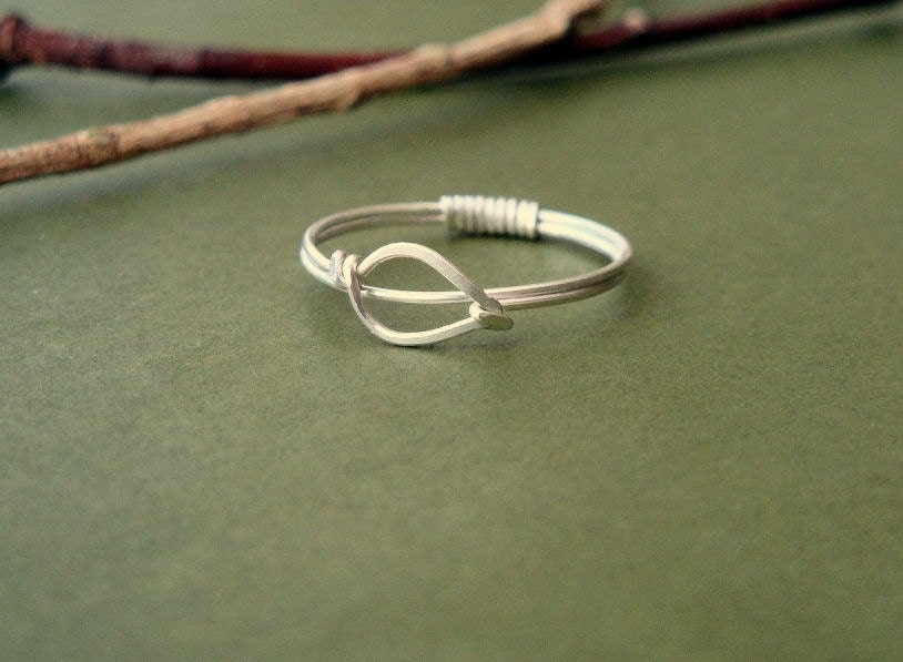 Slim and simple sterling silver leaf ring