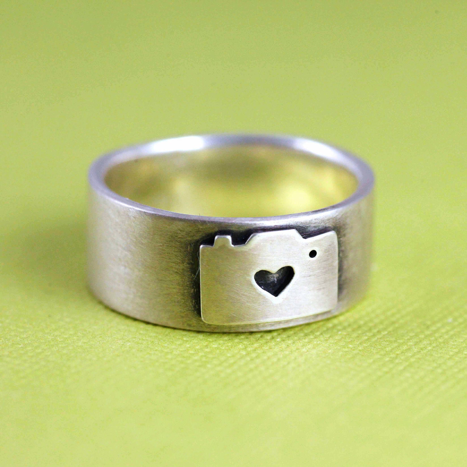 Camera Love Ring in Silver