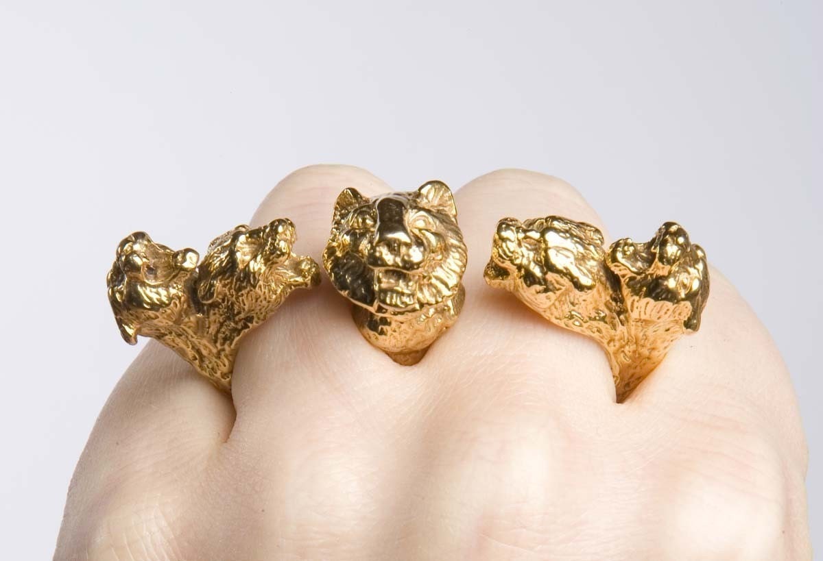 Beast Master Knuckle Duster in Gold