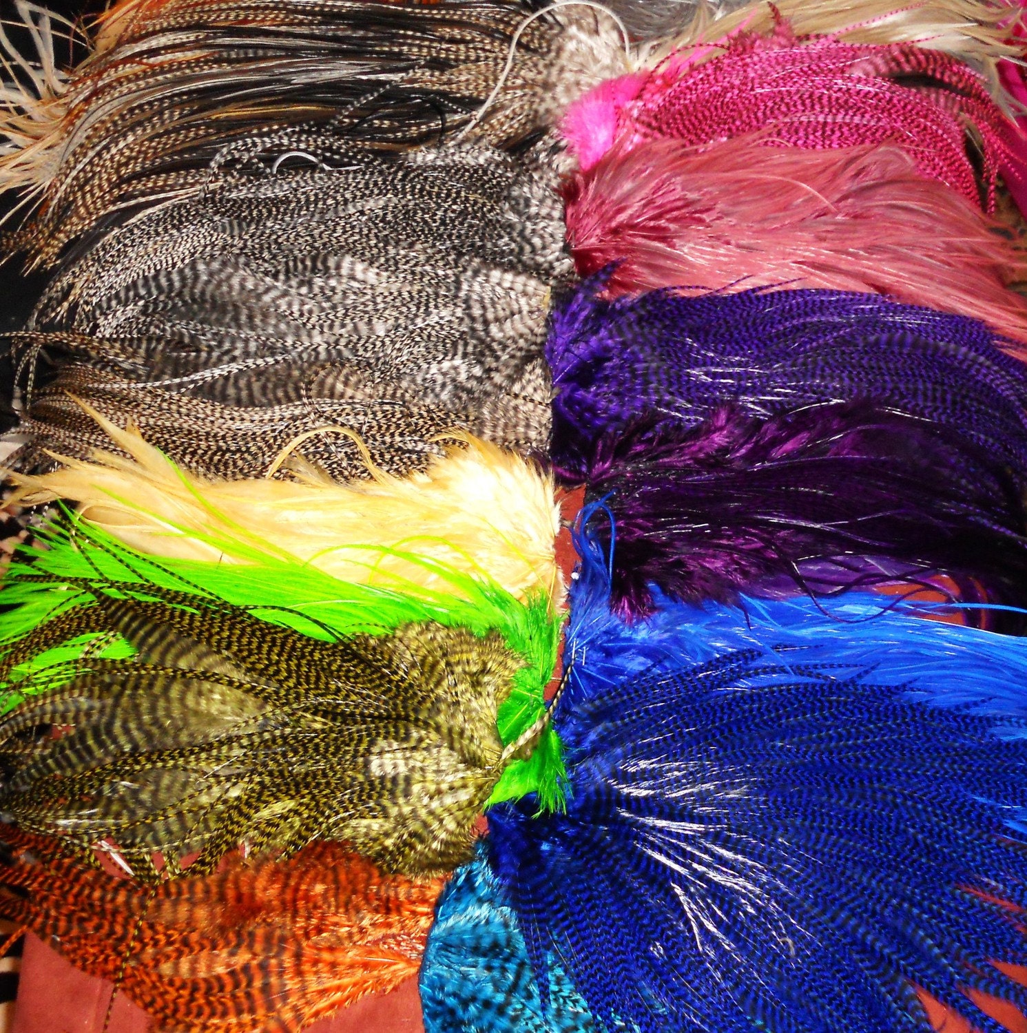 Sky Mix 18 Feathers for hair extensions and 4 crimp beads