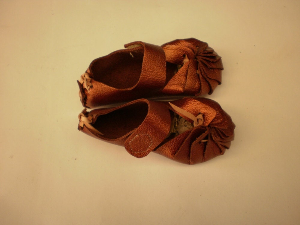 Liquid copper baby shoes