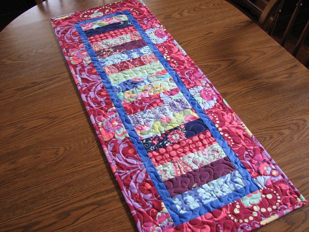 Love Tablerunner