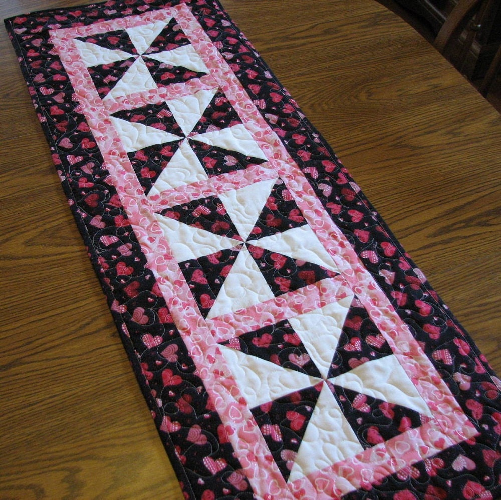 Valentines Tablerunner 3