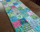 Summerhouse Tablerunner