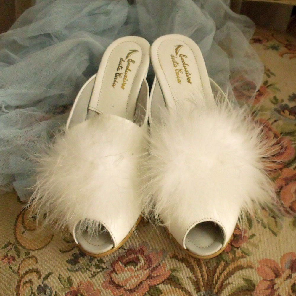Vintage white Leather MARABOU fur bridal slippers ...size 5- Europe