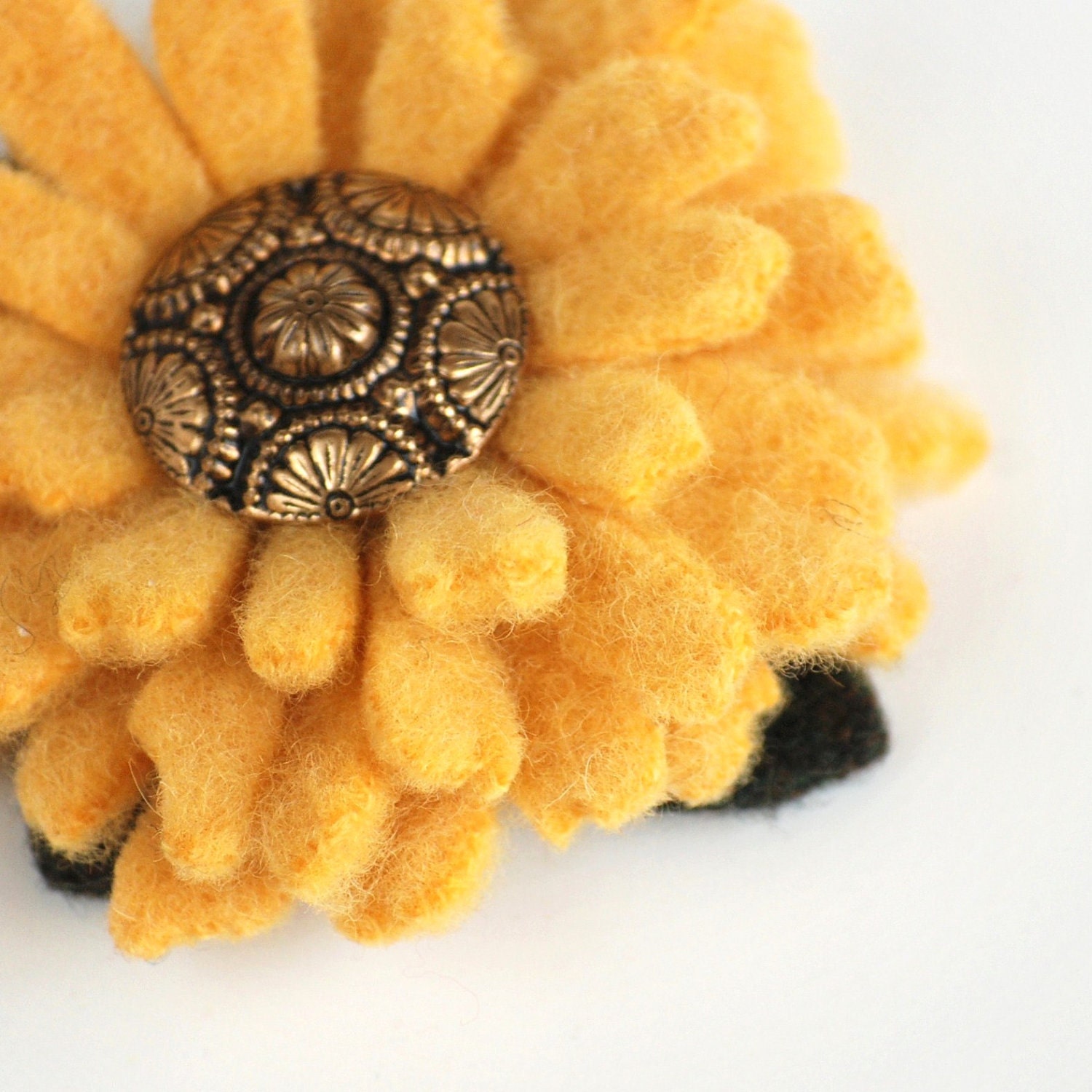 Lambswool Solar Power Sunflower - Recycled Wool Flower Pin