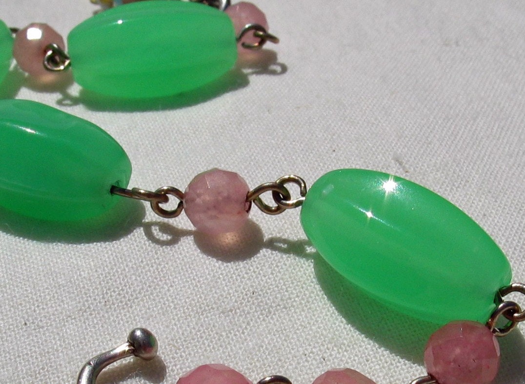 Vintage Green Glass and Pink Candy Jade Bead Bracelet
