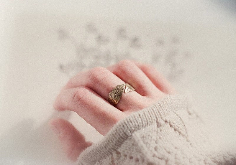 Adjustable vintage brass leaf ring - Artemis. Woodland style, autumn wedding.