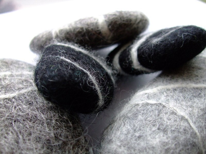 5 Handfelted all-wool pebbles