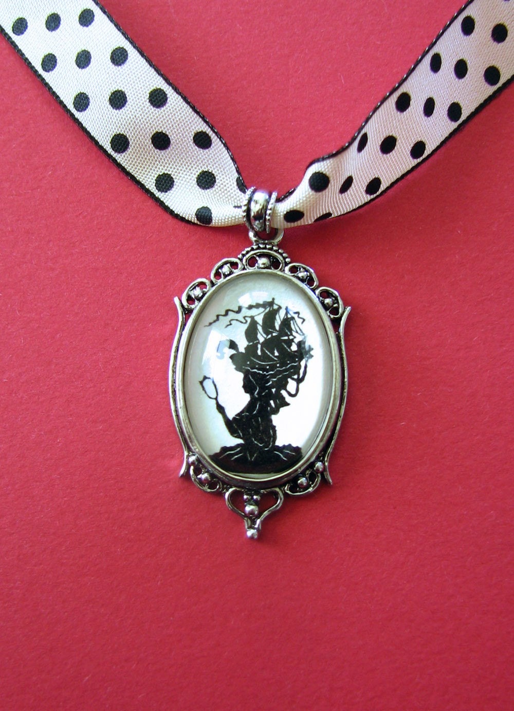 SALE 20% OFF // Coupon code: MEMORIALDAYSALE - Marie Antoinette Choker Necklace, pendant on ribbon