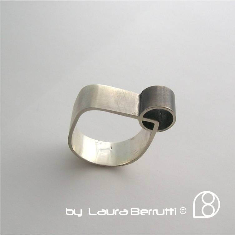 Sterling Silver Ring w/Tube Crossing Through