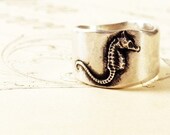 Flying Seahorse Ring