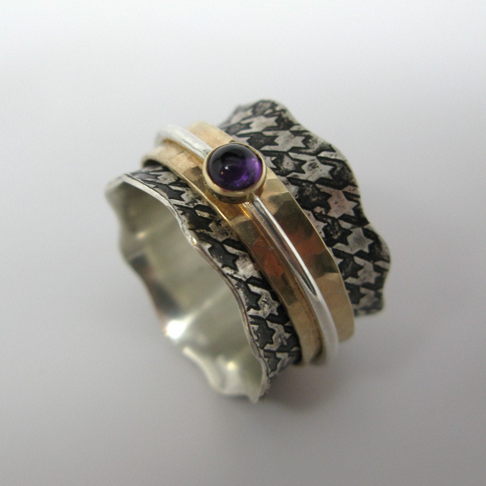 Houndstooth Spinner Ring with Amethyst stone