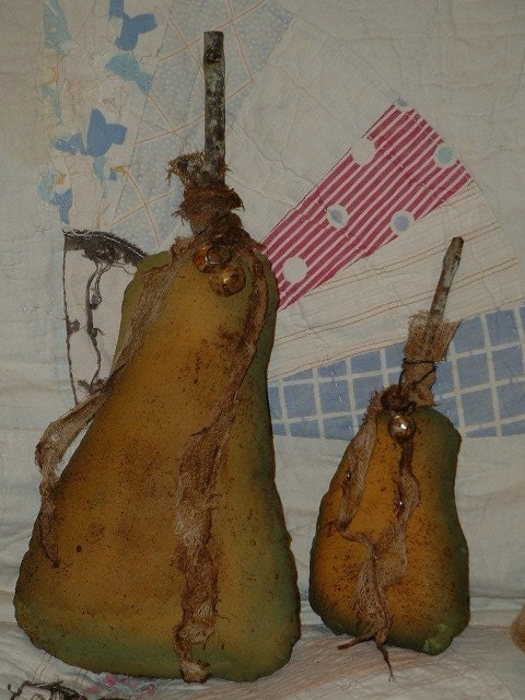 Primitive Set of 2 Grungy Grubby Stuffed Pears E  Pattern