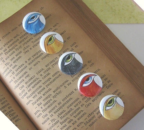 Big Eyed Birds - Set of 5 - Pin Back Buttons - 1 inch
