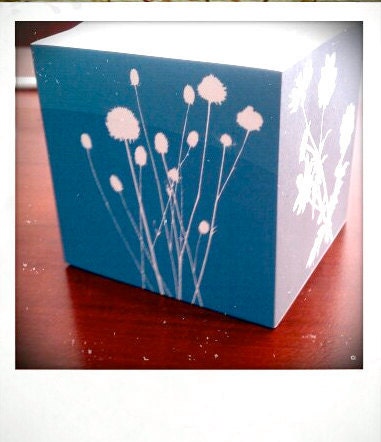 Floral silhouette adhesive note cube - recycled paper