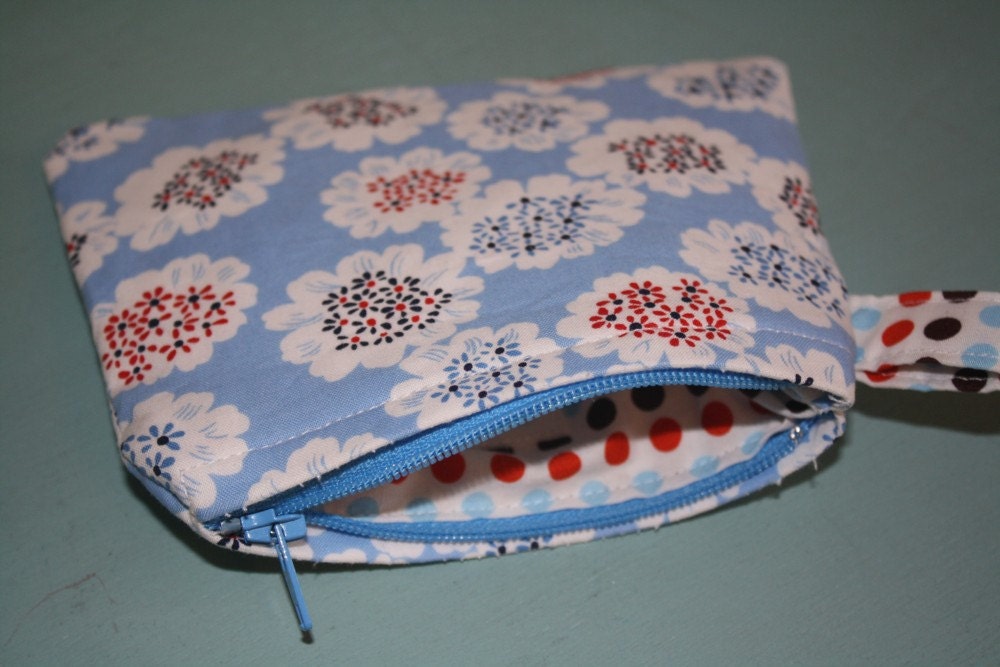 clouds of daisies mini pouch
