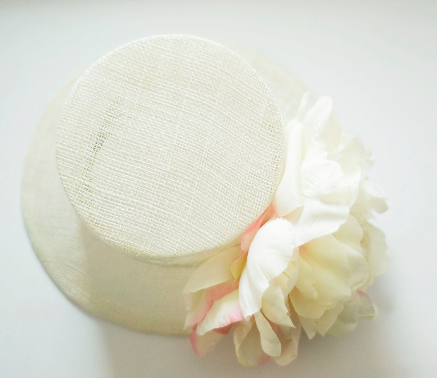 Free-Shipping-Mini-Top-Hat-Bridal-Handmade-Straw-Light-Asymetric-Crown-Iwory-Delicate-Flower-Vintage-Lace-Tape-Elegant-Pale-Pink